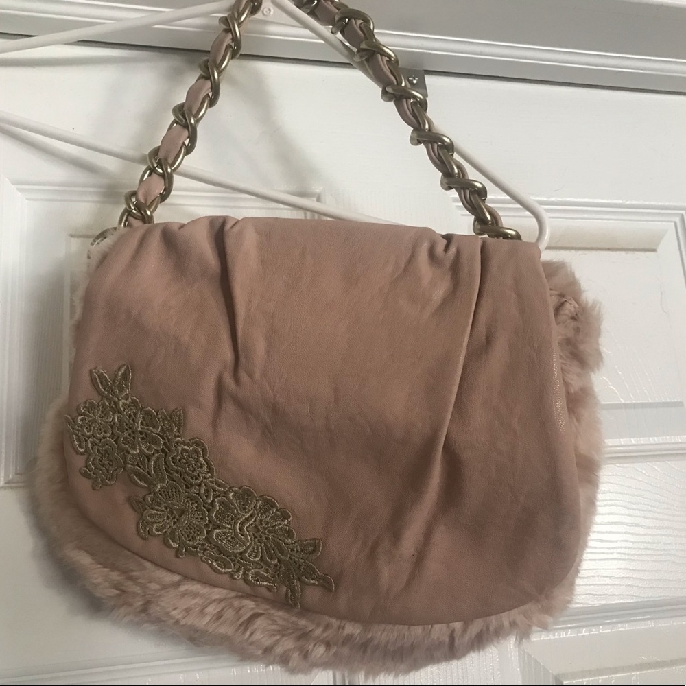 Imoshion pink fuzzy purse